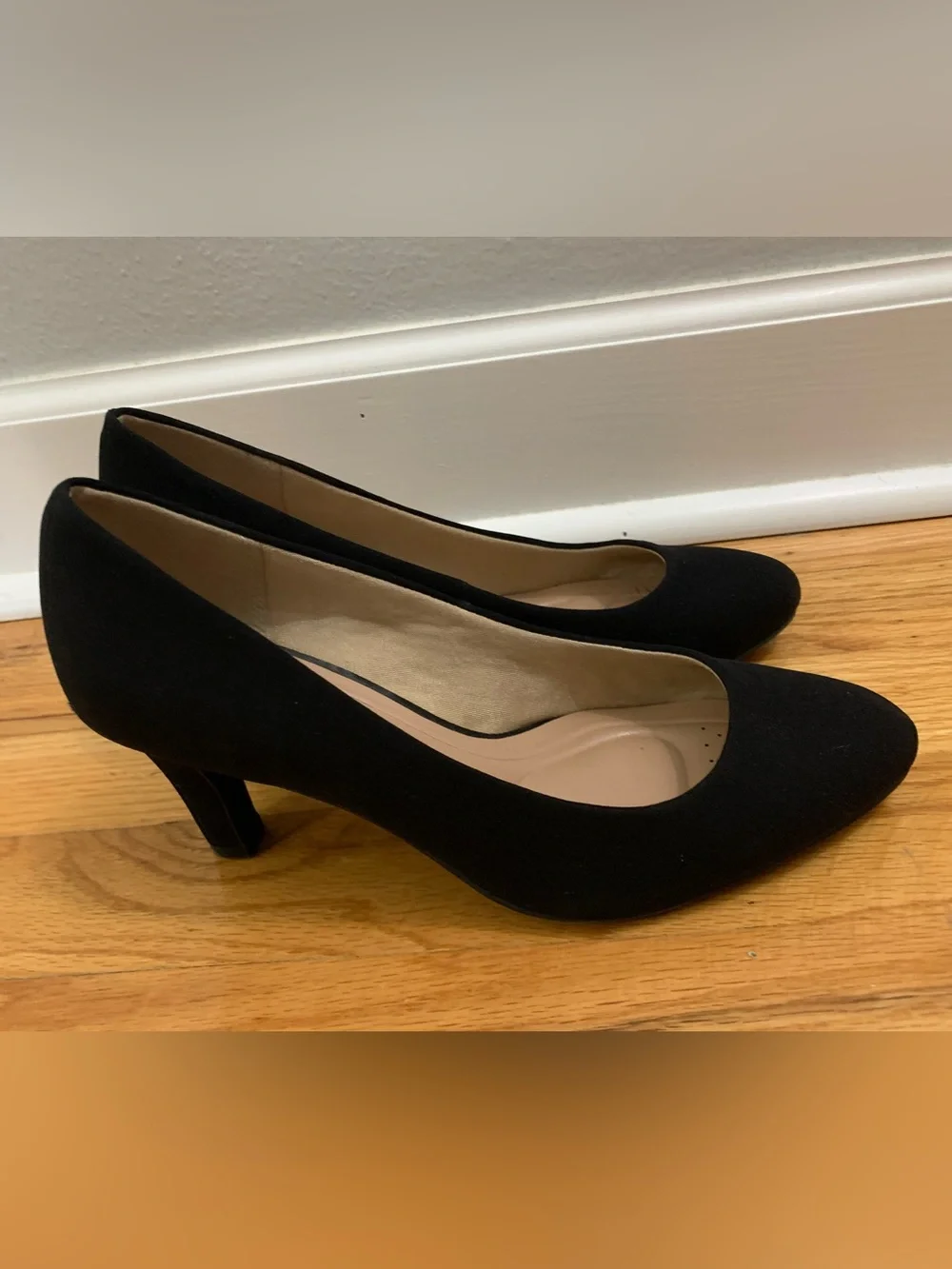 Kelly & Katie Black Pointed Toe Pumps